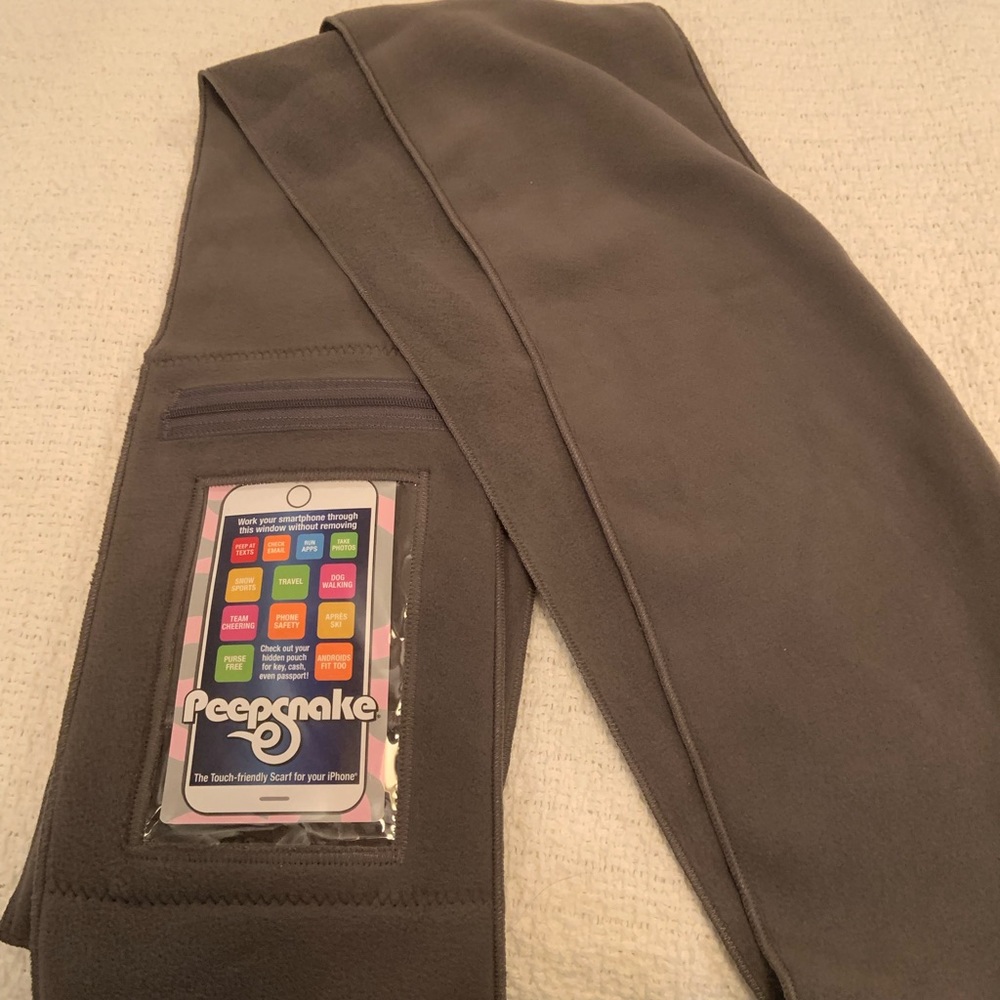 Peepsnake scarf NWT